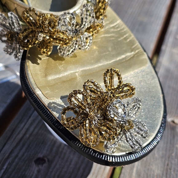 Bottega Veneta gold weave beaded floral sandals - Picture 6 of 7